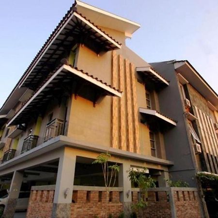 Oasis Studio - Satu Kejayan Exterior photo